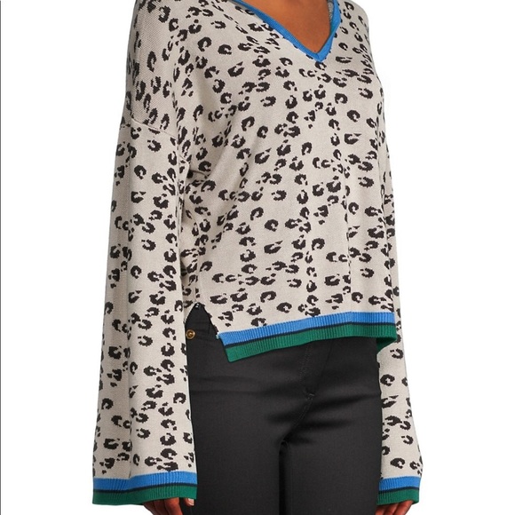 Heros & Dreamers Animal Printed Long Bell-Sleeve Hoodie XL - Picture 10 of 11